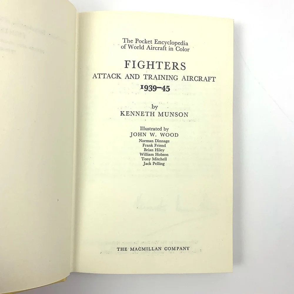 VTG Pocket Encyclopedia‎ Of World Aircraft in Color Attack and Training Air Pair